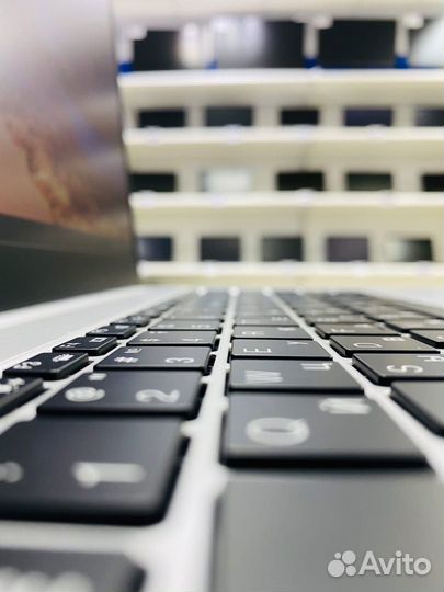 Ноутбук I3 1005G1/SSD 256gb/15.6