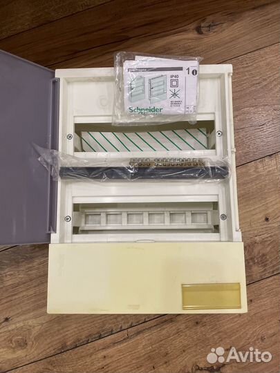 Щит распределительный навесной