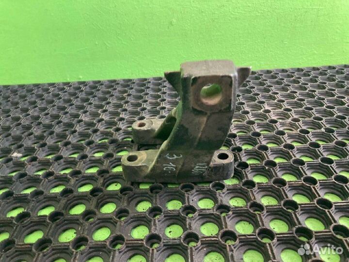 Кронштейн двигателя MAN TGX