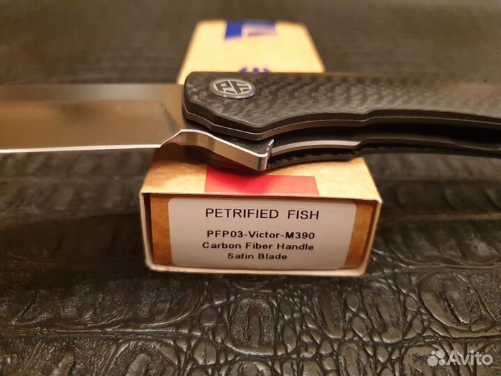 Складной нож Petrified Fish Victor