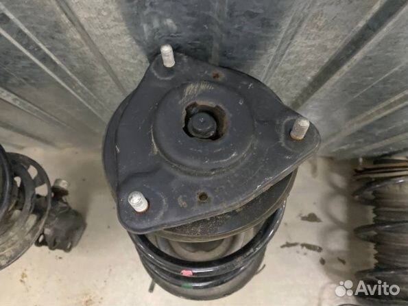 Стойка передняя амортизатор Тойота рав 4 ха 50