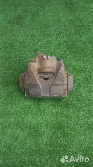 Суппорт тормозной передний правый Renault Fluence