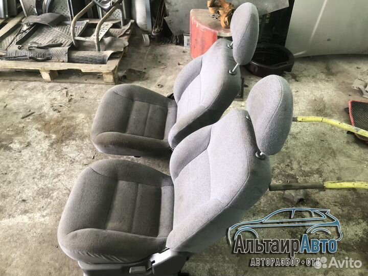Передние сидения Kia Sportage 1 кресла