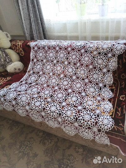 Скатерть ручная работа.крючок.130*130