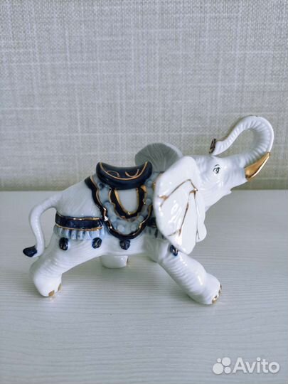 Слоник фарфоровый