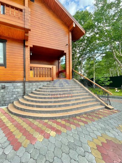 Дом 400,9 м² на участке 43,8 сот.