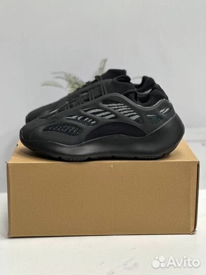 Кроссовки adidas yeezy 700