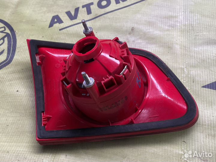 Volkswagen passat b6 правая задняя фара в крышку