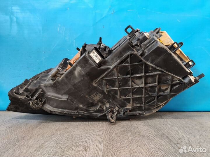 Фара правая Volkswagen Touareg 2 2010-2018