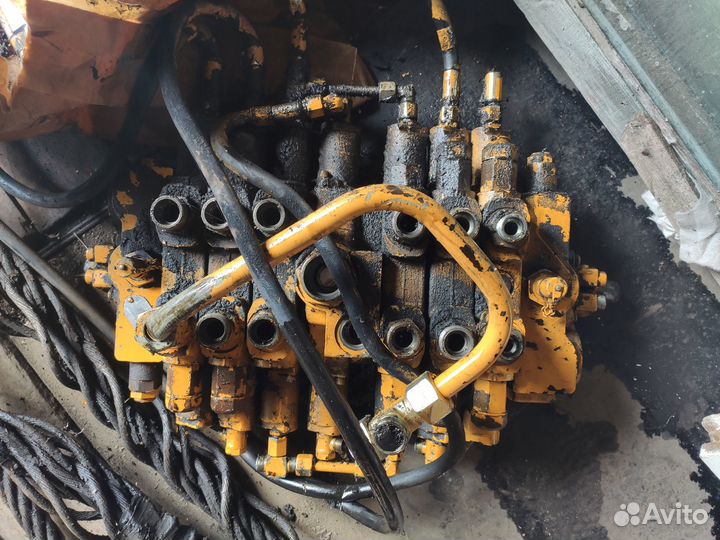 Запчасти от экскаватора Liebherr