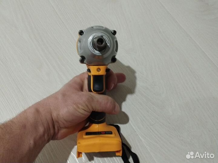 Гайковерт аккумуляторный hilda