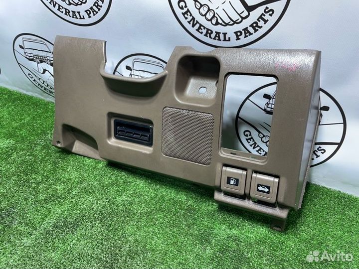 Консоль под рулевой колонкой Toyota Land Cruiser