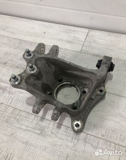 Кулак задний левый Hyundai Santa fe 4