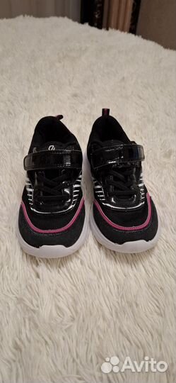 Кроссовки женские