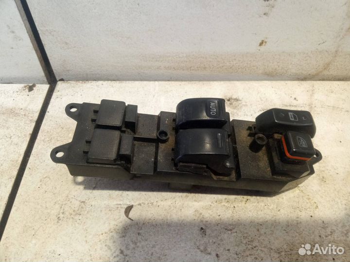Блок управления стеклоподъемниками Toyota Avensis
