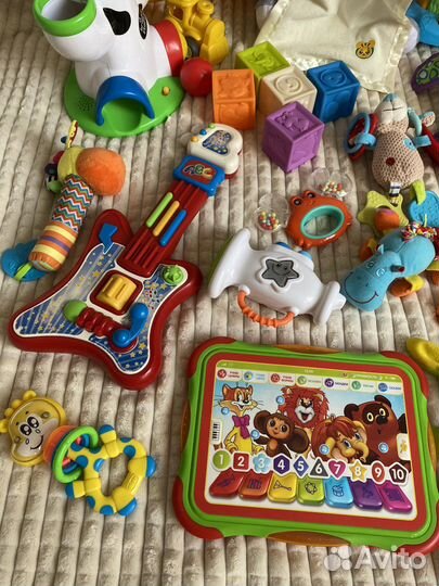 Большой пакет фирменных игрушек