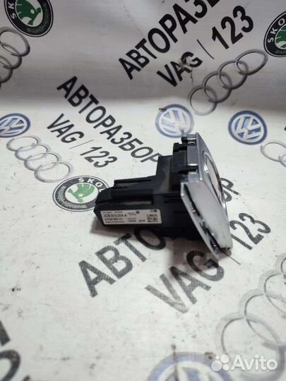 Часы Volkswagen Passat CC