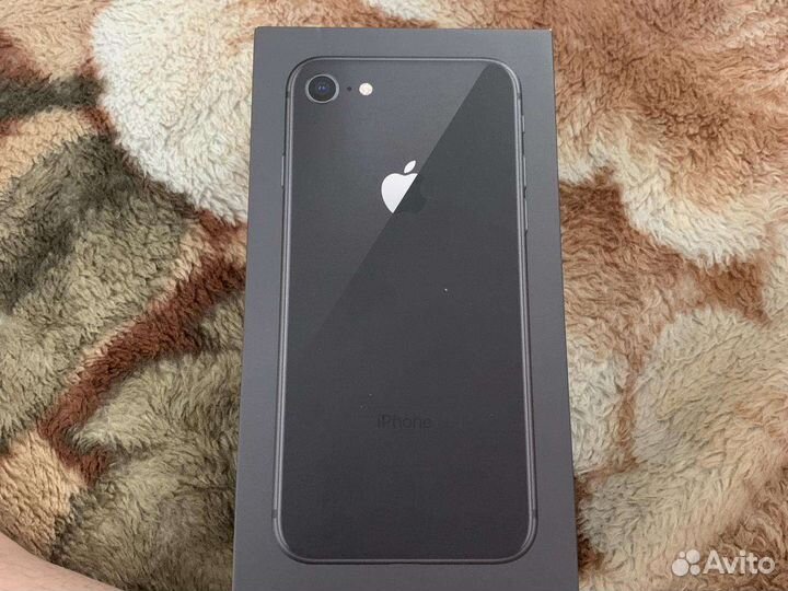 Коробка от iPhone 8