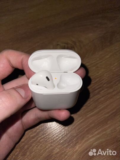 Левый наушник apple airpods