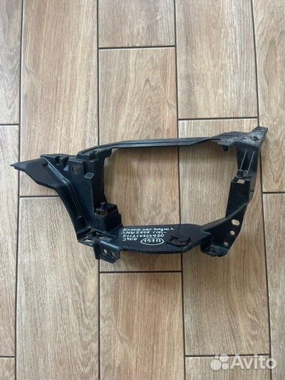 Кронштейн насадки глушителя левый Bmw 5 G05 С 2019