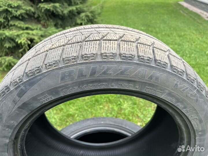 Bridgestone Blizzak VRX 245/45 R17