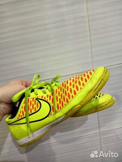 Бутсы сороконожки зальные nike magista