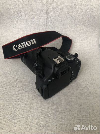 Зеркальный фотоаппарат Canon 600d