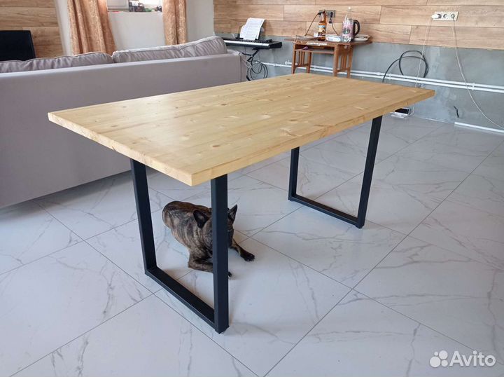 Обеденный стол из массива