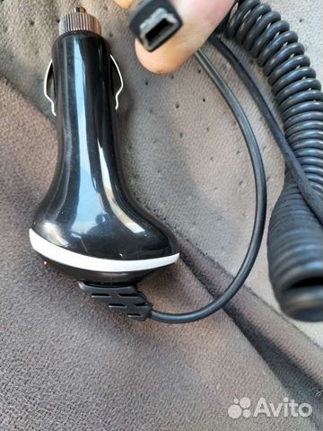 Автомобильное зарядное устройство для телефона