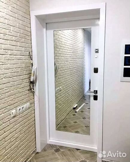 Дверь входная. Зеркало. Мдф. 3 контура уплотнения