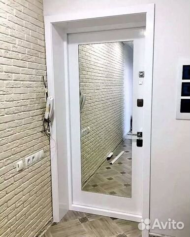 Дверь входная. Зеркало. Мдф. 3 контура уплотнения