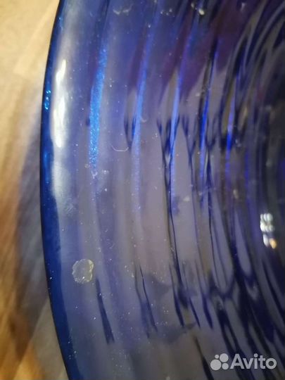 Антикварная тарелка из синего стекла