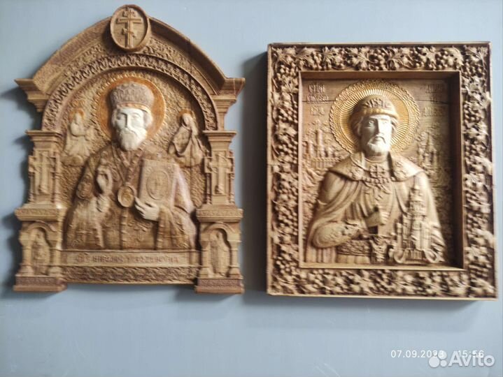 Резная икона из дерева Николай Чудотворец