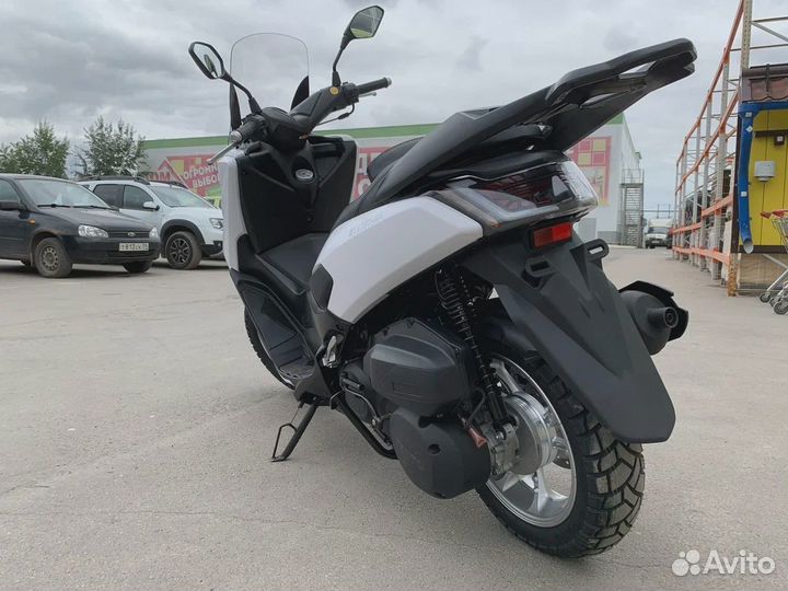Скутер MAX - 200cc (replica Yamaha tmax)