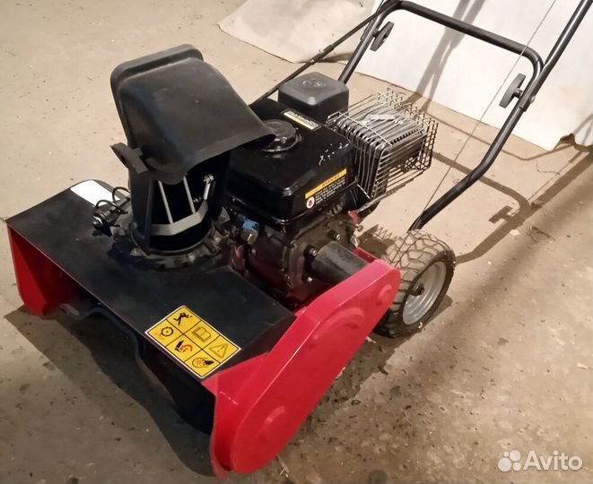 Снегоуборщик бензиновый