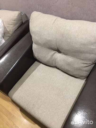 Диван с двумя креслами
