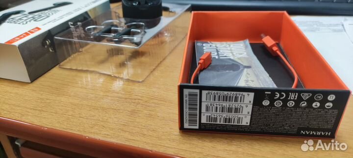 Продаю беспроводные наушники