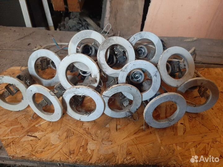 Точечные встраиваемые светильники