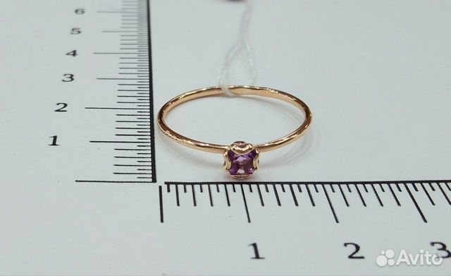 Кольцо с синтетическим камнем Золото