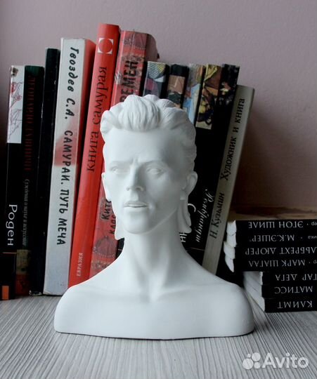 Фигурка рок-музыканта Дэвида Боуи, высота 15 см