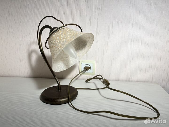 Лампа настольная
