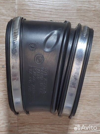 Патрубок воздушного фильтра Bmw 5 F10 N63B44 2011