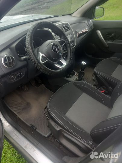 Renault Logan Stepway 1.6 МТ, 2021, битый, 100 000 км