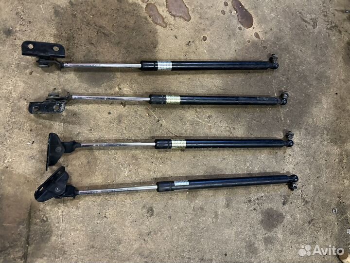 Subaru tribeca газовый упор амортизатор