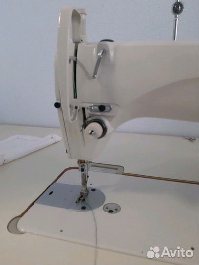 Швейная машина Juki DDL-8700 со столом