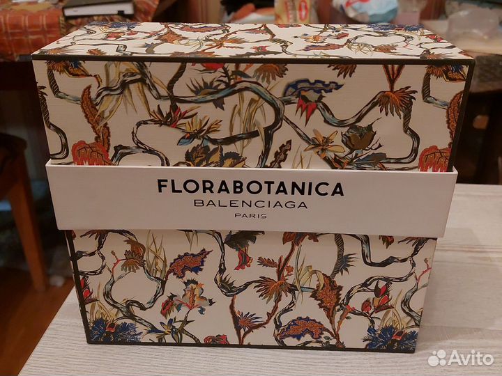 Коробочка Balensiaga florabotanica