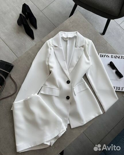 Костюм женский с юбкой