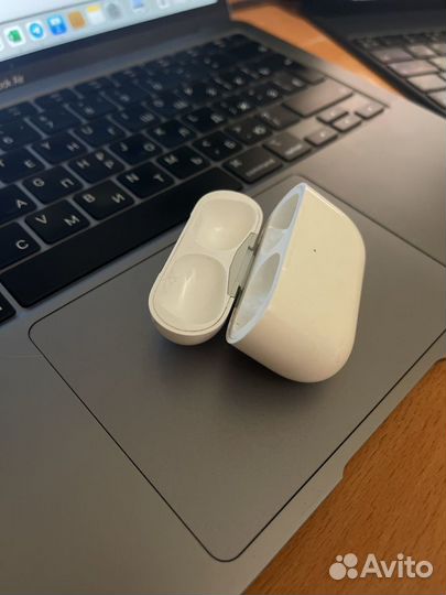 Чехол от наушников (кейс) Apple Airpods Pro