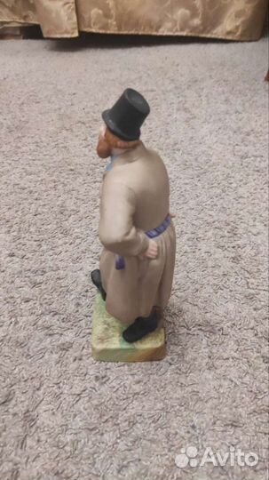 Фарфоровая статуэтка Танцующий мужик 19в