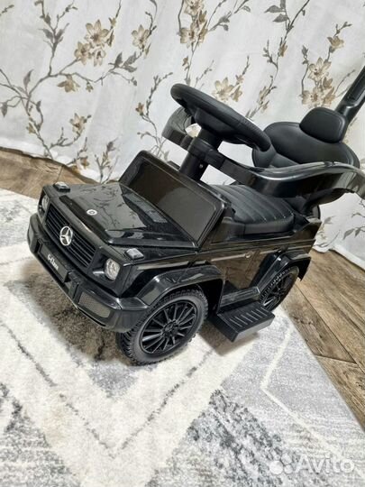 Машина Mersedes-Benz толокар с ручкой